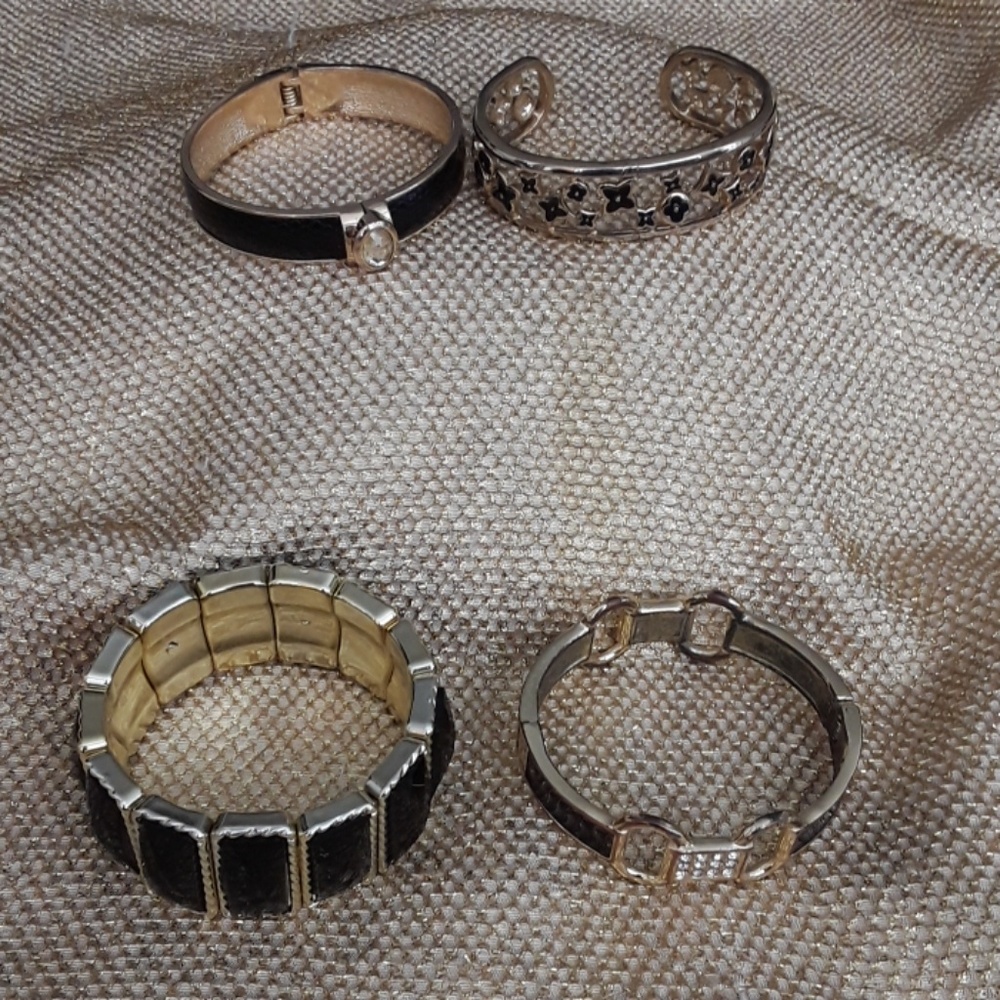 Bracelets four black and goldtone